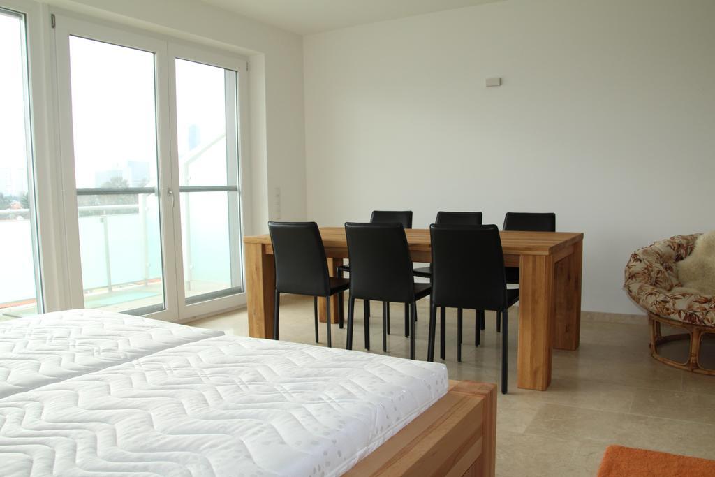 Danube Apartment With City View Viena Habitación foto