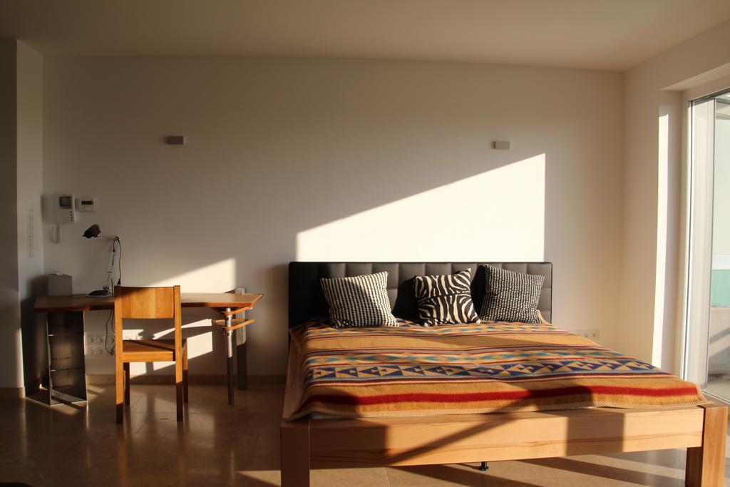 Danube Apartment With City View Viena Habitación foto