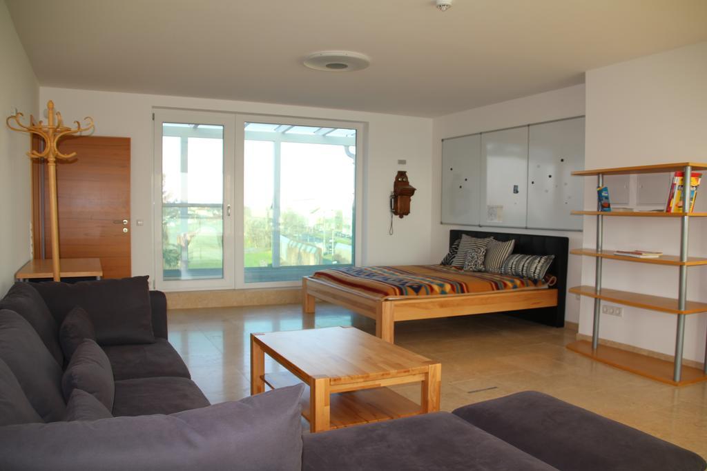 Danube Apartment With City View Viena Habitación foto