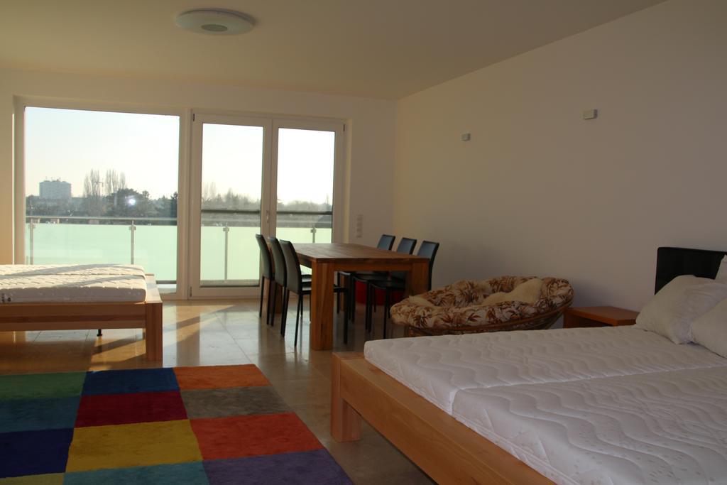 Danube Apartment With City View Viena Habitación foto